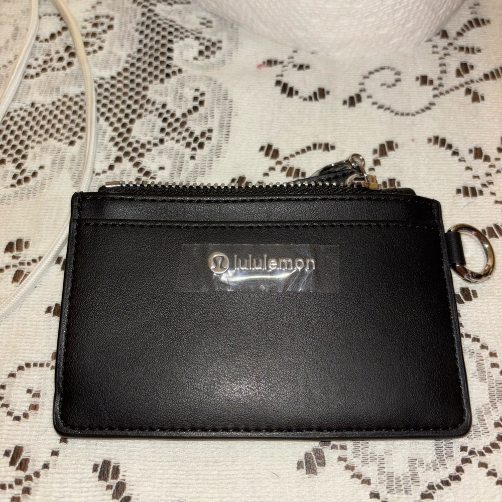 Lululemon Black Leather Alternative Card Case in black with silver hardware - Picture 4 of 9